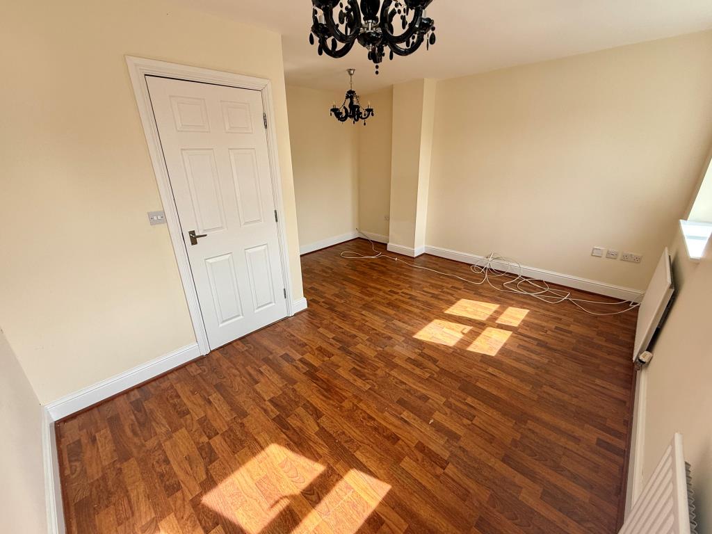 Lot: 157 - TERRACE OF VACANT TOWN HOUSES - 6 Prospect Avenue living room